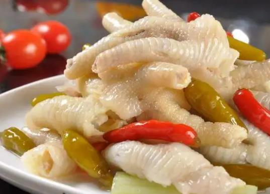做泡椒鳳爪可以放在不銹鋼盆里嗎?泡椒鳳爪能用塑料瓶子裝嗎