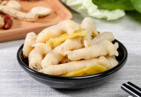 做泡椒鳳爪可以放在不銹鋼盆里嗎?泡椒鳳爪能用塑料瓶子裝嗎