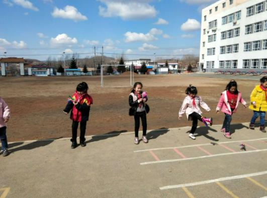 跳完毽子操腰疼正常嗎?毽子操動作一下子喘很快練不動怎么辦
