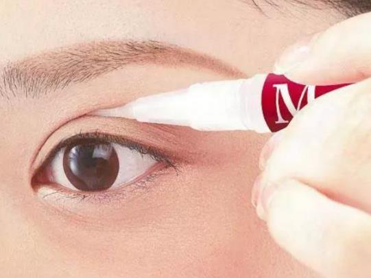 怎樣貼雙眼皮貼?化眼妝有什么步驟?