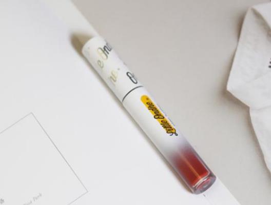 小奧汀唇釉好用嗎 順滑顯色成膜快
