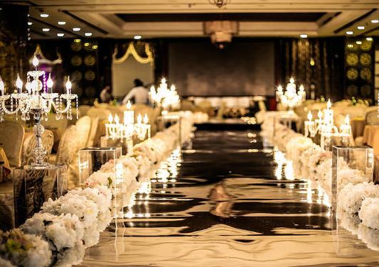 去外地朋友結婚酒店是自己開嗎?婚禮提前三天才通知還去嗎?