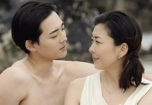 男生會(huì)找不喜歡的女生聊天嗎?為什么現(xiàn)在的男生都喜歡姐姐
