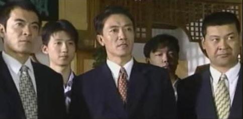 王志文主演的十部經(jīng)典電視劇排名,《無(wú)悔追蹤》最好看