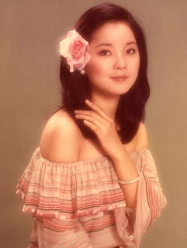 中國最美十大女歌手排行榜,鄧麗君第一,宋祖英第二
