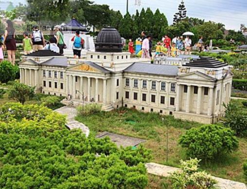 世界十大主題公園排名,丹麥蒂沃利公園帶你走進安徒生的童話故事