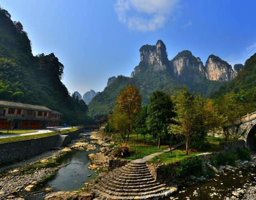 湘西十大景點排名,乾州古城建筑宏偉大氣,猛洞河漂流山清水秀