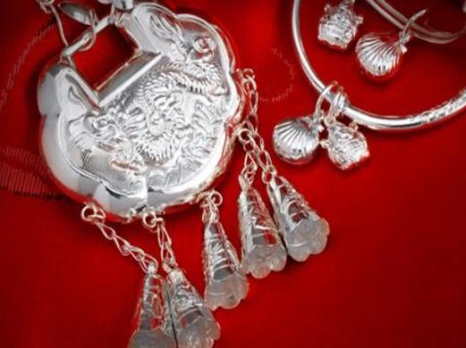 世界10大銀飾品牌排名,蒂芙尼銀飾、老銀匠銀飾都很經(jīng)典