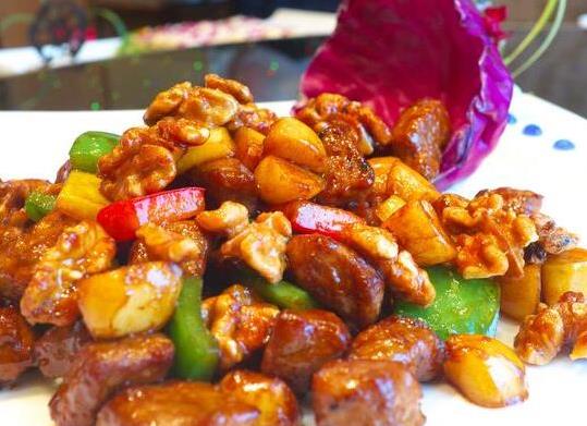 十大武漢特色菜排名,清蒸武昌魚營養(yǎng)價(jià)值高、紅蒜薹炒臘肉非常香