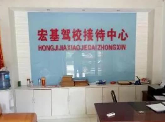 武漢十大駕校排名,紳寶駕校服務周到、南湖駕校環境舒適
