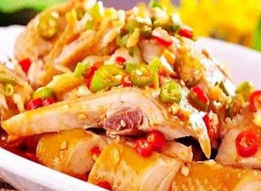 湘菜酒席中的十道菜排名,剁椒魚頭鮮辣可口、辣椒炒肉非常經典