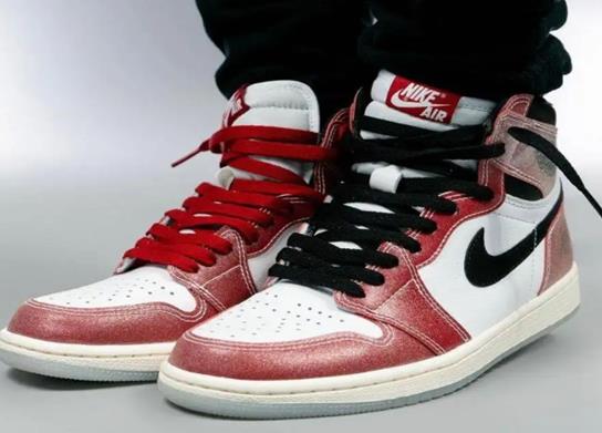 耐克十大最貴的鞋排名,閃電倒鉤Air Jordan 1 High價(jià)格在20-21萬左右