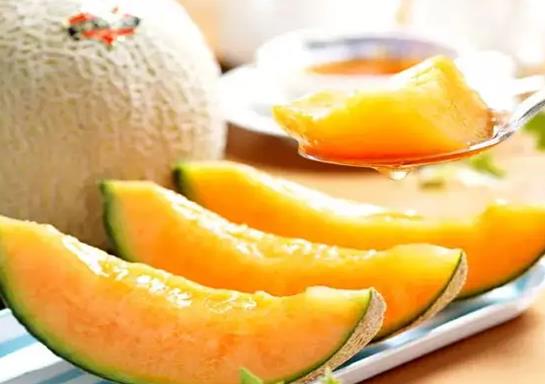十大高檔水果排行榜,黑西瓜產(chǎn)量很低極其珍貴、白草莓口感香甜