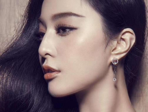 中國現代四大美女排行 迪麗熱巴1992年6月3日出生于烏魯木齊