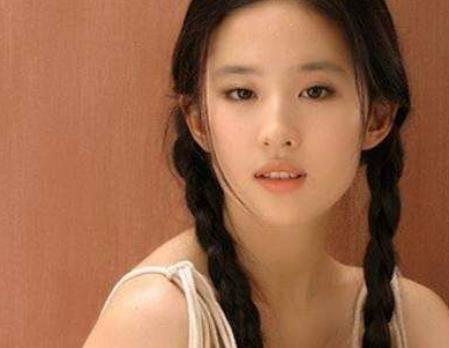 中國現代四大美女排行 迪麗熱巴1992年6月3日出生于烏魯木齊