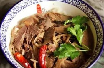內蒙古十大特色美食 烤全羊是內蒙古的特色大菜美食