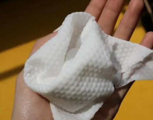 一次性洗臉巾是什么材質(zhì)做的?洗臉巾重復(fù)使用的危害 一次性洗臉巾是什么材質(zhì)做的?洗臉巾重復(fù)使用的危害