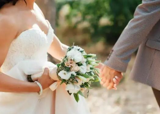 結婚被子選擇什么顏色最佳?結婚被子里面放什么東西 結婚被子選擇什么顏色最佳?結婚被子里面放什么東西