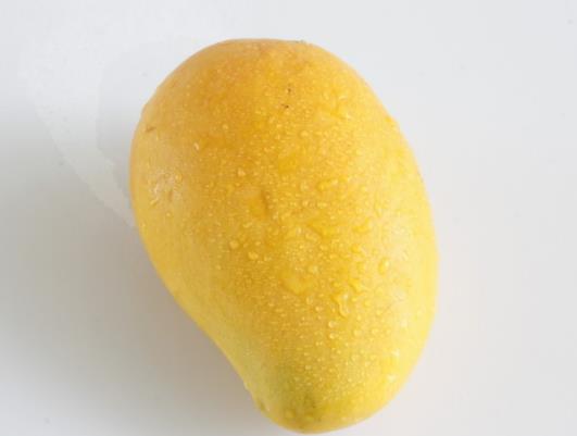 芒果放冷凍內(nèi)凍成冰塊還可以吃嗎?芒果凍了一晚上還能吃嗎 芒果放冷凍內(nèi)凍成冰塊還可以吃嗎?芒果凍了一晚上還能吃嗎