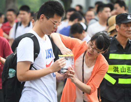 2023年高考人數(shù)會(huì)增加還是下降?高考酒店訂幾天合適 2023年高考人數(shù)會(huì)增加還是下降?高考酒店訂幾天合適