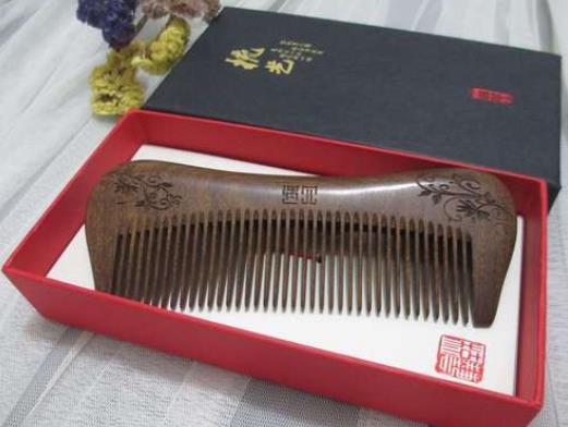 檀木梳子斷了可以用502膠水粘嗎?檀木梳子斷了用什么能粘牢固一點 檀木梳子斷了可以用502膠水粘嗎?檀木梳子斷了用什么能粘牢固一點