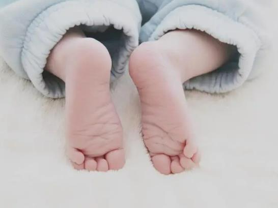 如何選購新生兒奶粉?新生兒不吃奶的原因 如何選購新生兒奶粉?新生兒不吃奶的原因