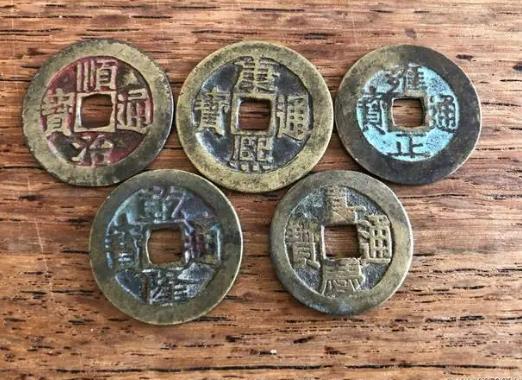過(guò)門石下的五帝錢怎么擺放?什么人不能請(qǐng)五帝錢 過(guò)門石下的五帝錢怎么擺放?什么人不能請(qǐng)五帝錢