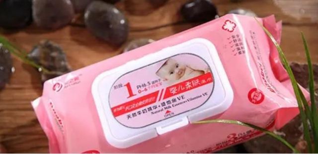 小孩長(zhǎng)期用濕紙巾擦臉的危害 長(zhǎng)期用濕巾擦臉對(duì)皮膚有影響嗎 小孩長(zhǎng)期用濕紙巾擦臉的危害 長(zhǎng)期用濕巾擦臉對(duì)皮膚有影響嗎