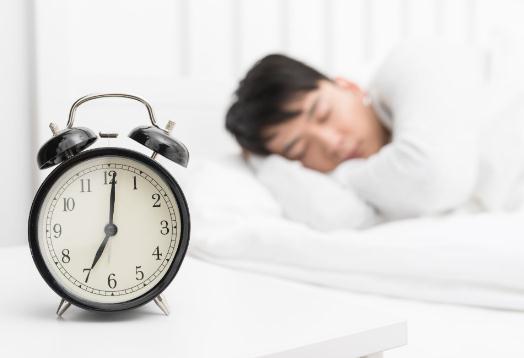 午睡睡三個小時正常嗎?為什么入睡時間不要晚于23點 午睡睡三個小時正常嗎?為什么入睡時間不要晚于23點