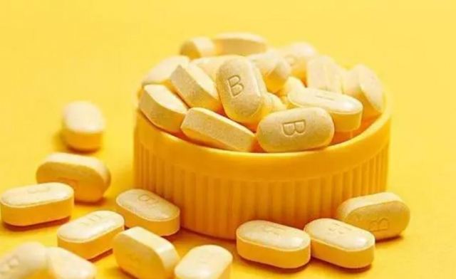 掉頭發(fā)把頭發(fā)剪短會好一些嗎 女人頭發(fā)掉的厲害用剪短發(fā)嗎 掉頭發(fā)把頭發(fā)剪短會好一些嗎 女人頭發(fā)掉的厲害用剪短發(fā)嗎