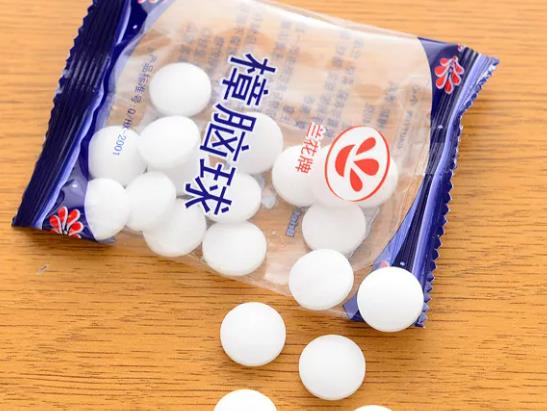 樟腦丸放哪里合適?房間內(nèi)樟腦丸味濃怎么辦 樟腦丸放哪里合適?房間內(nèi)樟腦丸味濃怎么辦