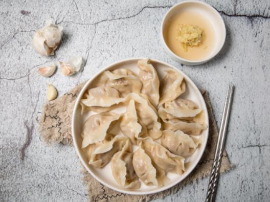冬至吃餃子是水餃還是蒸餃?冬至是冬天過了一半的意思嗎 冬至吃餃子是水餃還是蒸餃?冬至是冬天過了一半的意思嗎