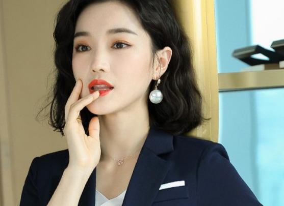 中國(guó)十大女職業(yè)裝品牌,佐馬仕職業(yè)裝不易皺、范思藍(lán)恩職業(yè)裝非常干練 中國(guó)十大女職業(yè)裝品牌,佐馬仕職業(yè)裝不易皺、范思藍(lán)恩職業(yè)裝非常干練
