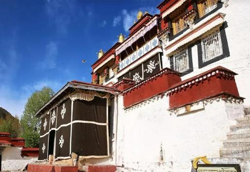 中國(guó)十大藏傳佛教寺院,布達(dá)拉宮歷史悠久、扎什倫布寺文化底蘊(yùn)深厚 中國(guó)十大藏傳佛教寺院,布達(dá)拉宮歷史悠久、扎什倫布寺文化底蘊(yùn)深厚