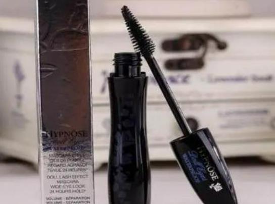 常用睫毛膏有什么危害?睫毛膏如何避免結(jié)塊 常用睫毛膏有什么危害?睫毛膏如何避免結(jié)塊