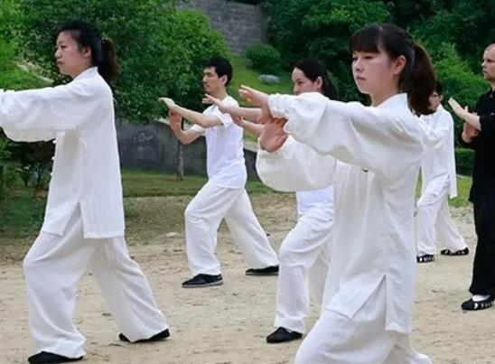 太極拳應該先學哪些套路?為什么大學要學太極拳 太極拳應該先學哪些套路?為什么大學要學太極拳