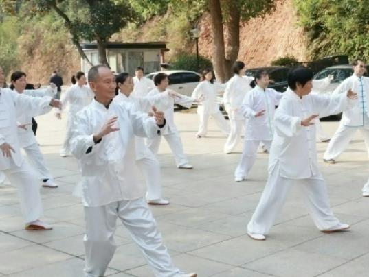 在練習(xí)太極拳時有哪些講究呢?打太極拳膝蓋疼怎么辦需要護膝嗎 在練習(xí)太極拳時有哪些講究呢?打太極拳膝蓋疼怎么辦需要護膝嗎