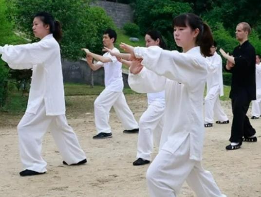 八段錦算武術(shù)嗎?八段錦可以單獨練一式嗎 八段錦算武術(shù)嗎?八段錦可以單獨練一式嗎