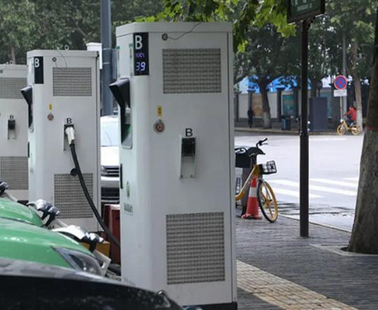 十大充電樁品牌排行,特斯拉充電樁能無限擴容、許繼充電樁綜合配套能力強 十大充電樁品牌排行,特斯拉充電樁能無限擴容、許繼充電樁綜合配套能力強