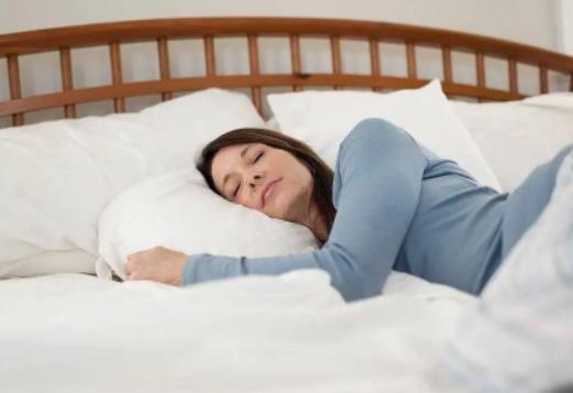 睡前刷手機(jī)會(huì)降低夜間睡眠質(zhì)量嗎?長(zhǎng)期晚睡可能出現(xiàn)睡眠障礙嗎 睡前刷手機(jī)會(huì)降低夜間睡眠質(zhì)量嗎?長(zhǎng)期晚睡可能出現(xiàn)睡眠障礙嗎