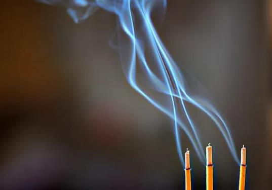 每天都要給財(cái)神爺上香嗎?上香必須是初一十五嗎