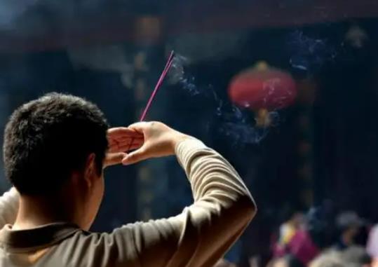 每天都要給財(cái)神爺上香嗎?上香必須是初一十五嗎
