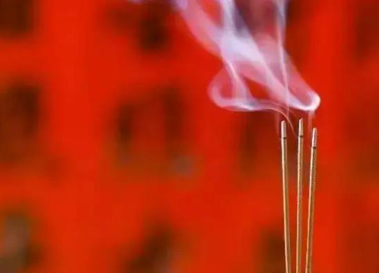 每天都要給財(cái)神爺上香嗎?上香必須是初一十五嗎