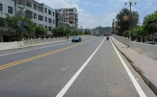 白實線可以變更車道么 白色實線可以壓嗎