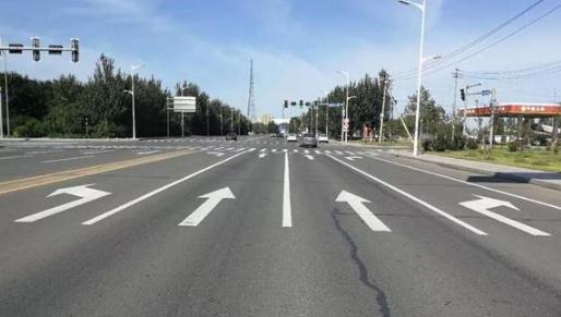 白實線可以變更車道么 白色實線可以壓嗎