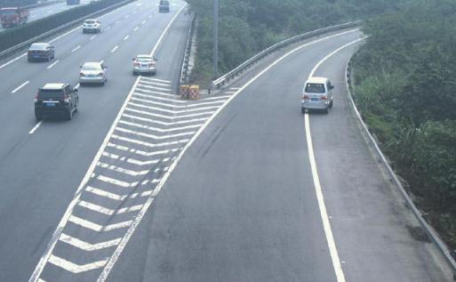白實線可以變更車道么 白色實線可以壓嗎